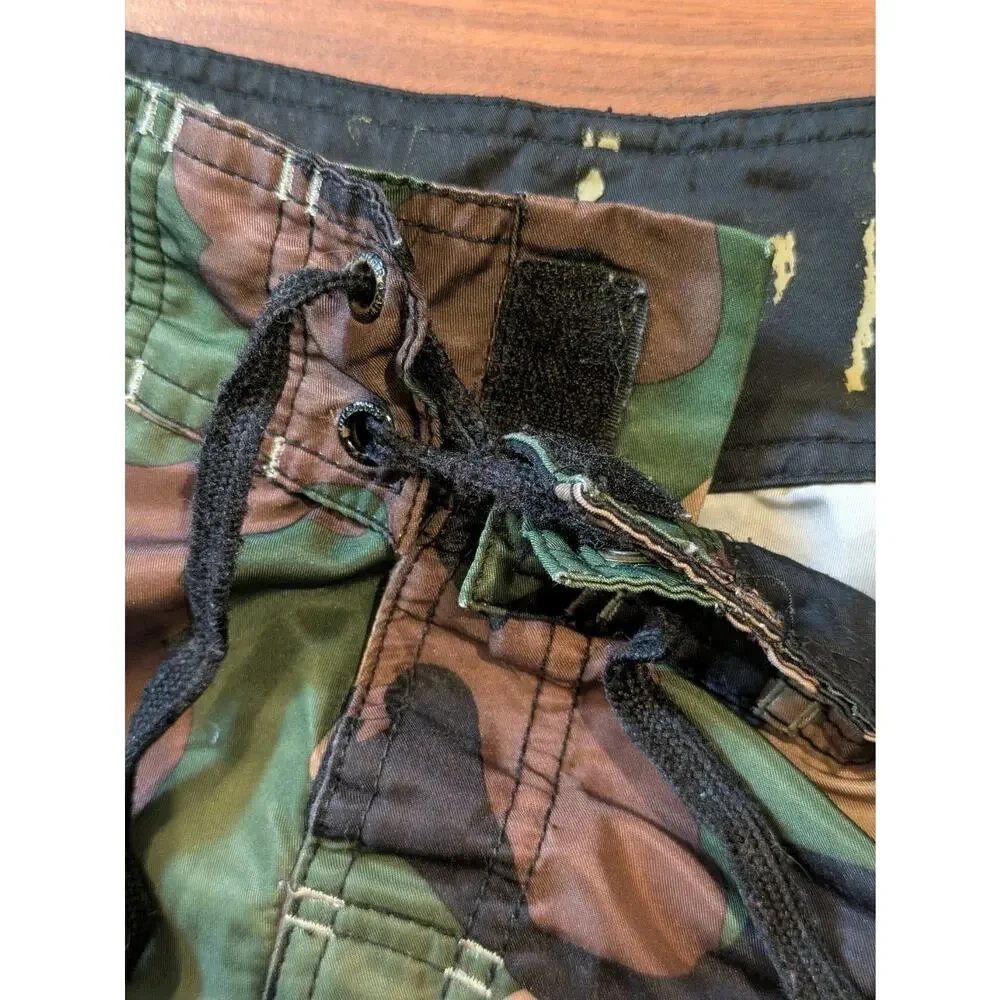 Vintage Y2K Quiksilver Camo Board Shorts Mens 33 Cargo Swim Trunks Surf 2000s